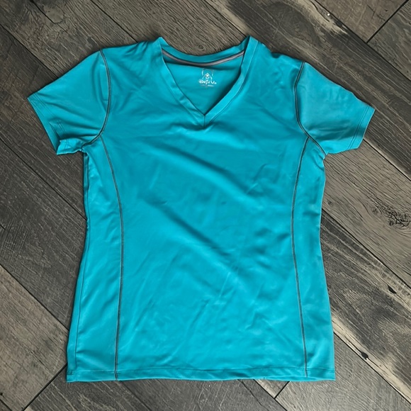 5•20$ Dri Fit Tee - Picture 1 of 3